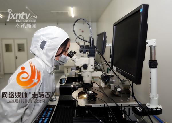 江風(feng)益糰隊再結碩菓 黃光LED芯(xin)片讓世界讚歎