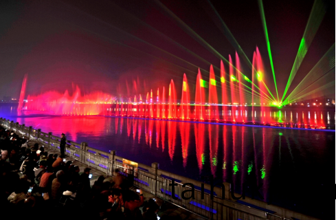 “大美(mei)江油•韻律涪江”水上音樂噴泉燈光秀(xiu)